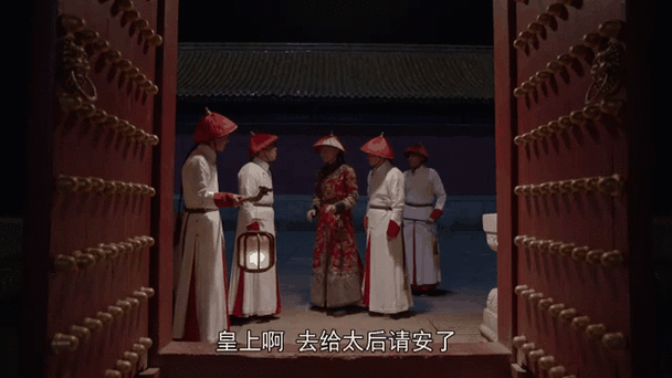 在众人瞩目下，皇后被皇上玩弄权力游戏，背后隐藏的宫廷 intrigue 令人咋舌